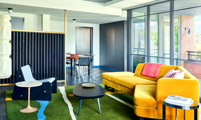 Commune Mid-Century Modern Design Project Ace Hotel Chicago | They used bright and vibrant modern furniture in a nod to the city's architectural background. #hoteldesign #interiordesign #midcenturydesign #moderndesign