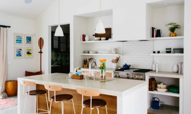 Is Time to Bring Back the Tropical Decor To Your Interiors | Center Tables Blog brings to you a design project from Basic Projects and the architect Heather Wilson in South Carolina. #interiordesign #homedecor #design interiors #southcarolina #tropicaldecor #spring